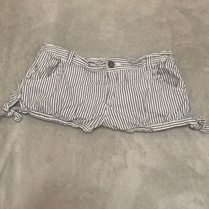 aerie blue and white striped shorts